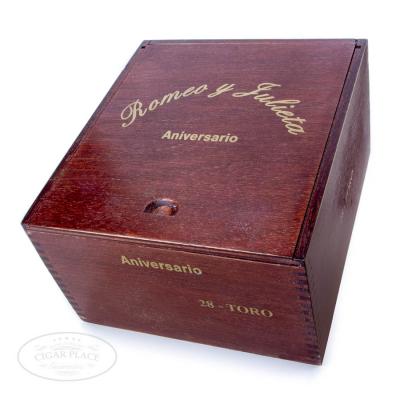 Romeo Y Julieta Aniversario Toro